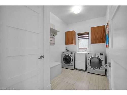 1157 Eagletrace Drive, London, ON - Indoor Photo Showing Laundry Room