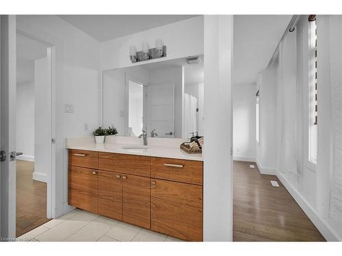 1157 Eagletrace Drive, London, ON - Indoor Photo Showing Bathroom