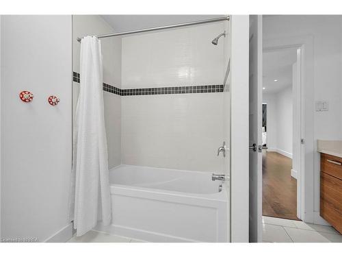 1157 Eagletrace Drive, London, ON - Indoor Photo Showing Bathroom