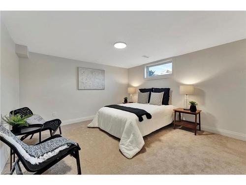 6 Pembroke Avenue, Brantford, ON - Indoor Photo Showing Bedroom