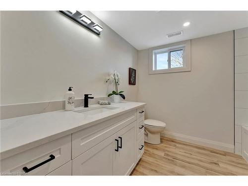 6 Pembroke Avenue, Brantford, ON - Indoor Photo Showing Bathroom