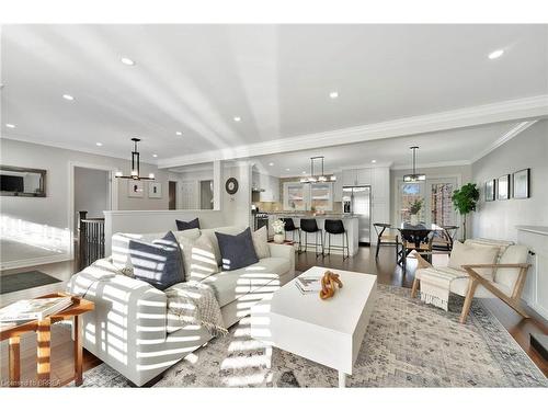 66 Devon Street, Brantford, ON - Indoor Photo Showing Living Room