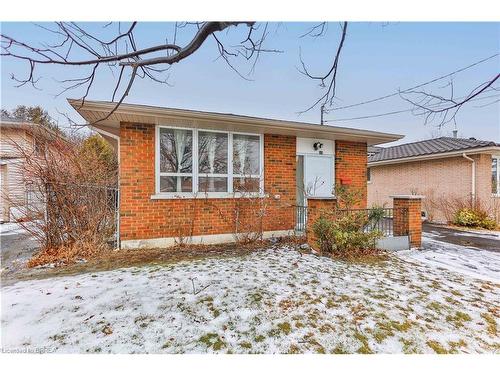 15 Queensbury Drive, Hamilton, ON - Outdoor