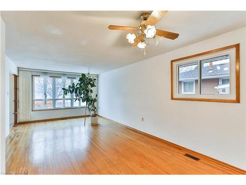 15 Queensbury Drive, Hamilton, ON - Indoor Photo Showing Other Room