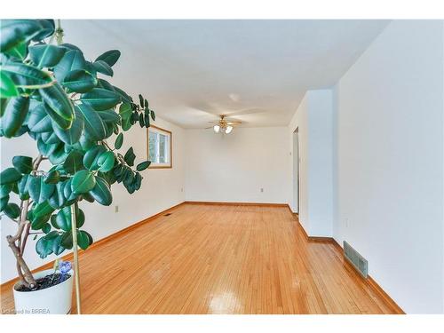 15 Queensbury Drive, Hamilton, ON - Indoor Photo Showing Other Room