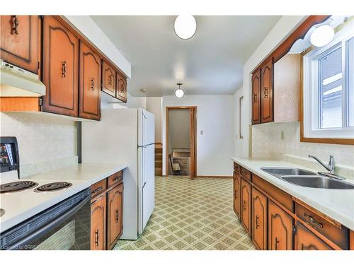 15 Queensbury Drive, Hamilton, ON - Indoor Photo Showing Kitchen With Double Sink