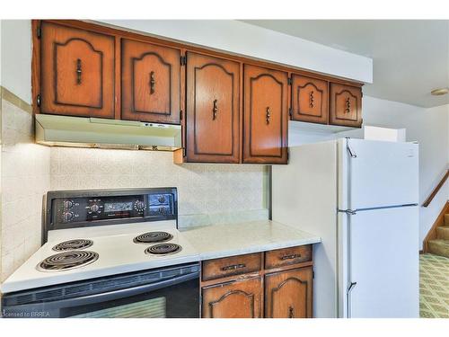 15 Queensbury Drive, Hamilton, ON - Indoor Photo Showing Kitchen