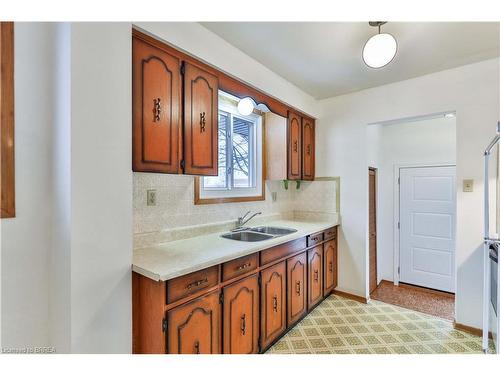 15 Queensbury Drive, Hamilton, ON - Indoor Photo Showing Kitchen With Double Sink