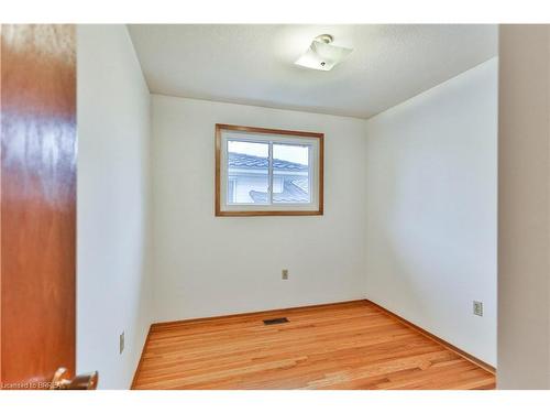 15 Queensbury Drive, Hamilton, ON - Indoor Photo Showing Other Room