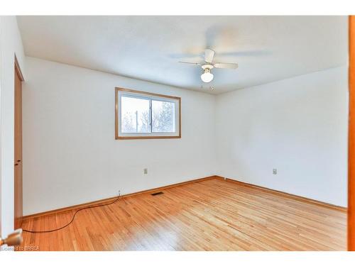 15 Queensbury Drive, Hamilton, ON - Indoor Photo Showing Other Room