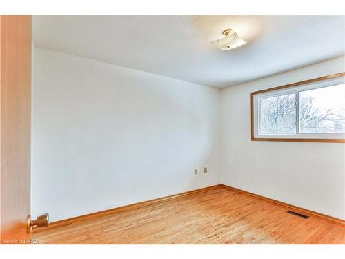 15 Queensbury Drive, Hamilton, ON - Indoor Photo Showing Other Room