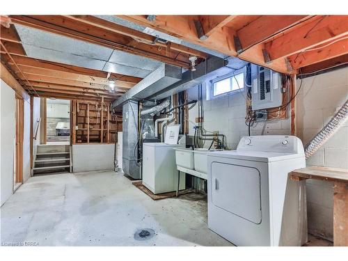 15 Queensbury Drive, Hamilton, ON - Indoor Photo Showing Laundry Room