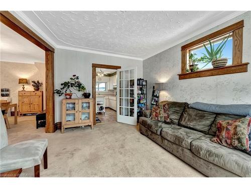 23 Centre Street, Cambridge, ON - Indoor Photo Showing Living Room