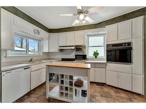 23 Centre Street, Cambridge, ON - Indoor Photo Showing Kitchen