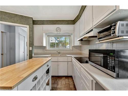 23 Centre Street, Cambridge, ON - Indoor Photo Showing Kitchen