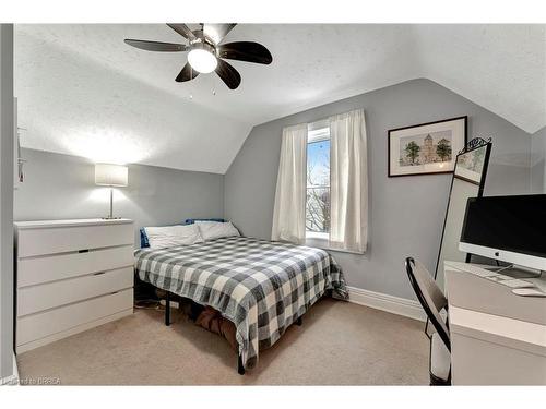 23 Centre Street, Cambridge, ON - Indoor Photo Showing Bedroom