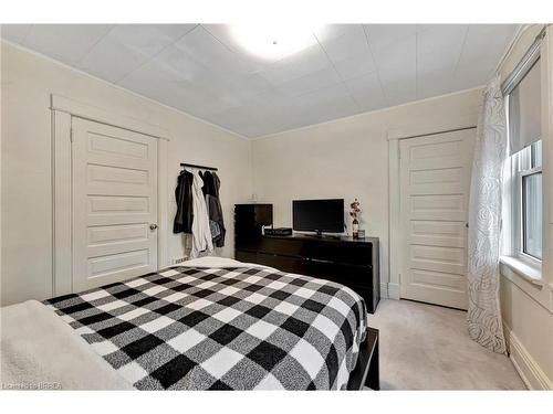 23 Centre Street, Cambridge, ON - Indoor Photo Showing Bedroom