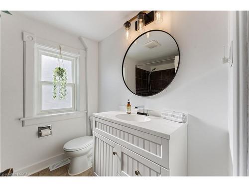 69 Francis Street, Cambridge, ON - Indoor Photo Showing Bathroom