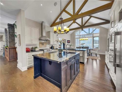 16 Westlake Boulevard, Brantford, ON - Indoor Photo Showing Kitchen With Upgraded Kitchen