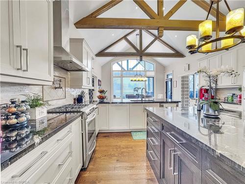 16 Westlake Boulevard, Brantford, ON - Indoor Photo Showing Kitchen With Upgraded Kitchen