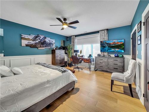 16 Westlake Boulevard, Brantford, ON - Indoor Photo Showing Bedroom