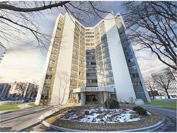 206-2323 Confederation Parkway  Mississauga, ON L5B 1R6