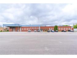 10 Spalding Drive  Brantford, ON N3T 6B8