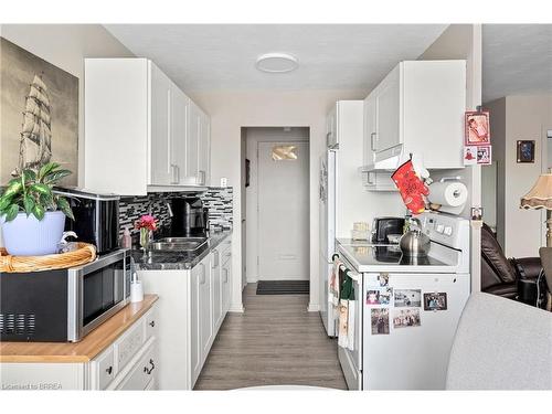 323-485 Thorold Road, Welland, ON - Indoor Photo Showing Kitchen