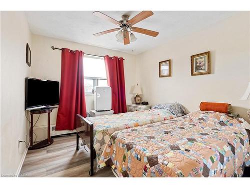 323-485 Thorold Road, Welland, ON - Indoor Photo Showing Bedroom