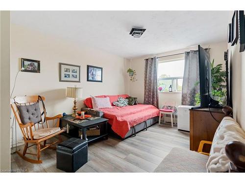 323-485 Thorold Road, Welland, ON - Indoor Photo Showing Bedroom
