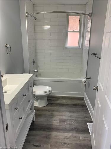 161 Dundas Street, Brantford, ON - Indoor Photo Showing Bathroom
