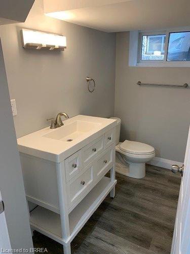 161 Dundas Street, Brantford, ON - Indoor Photo Showing Bathroom