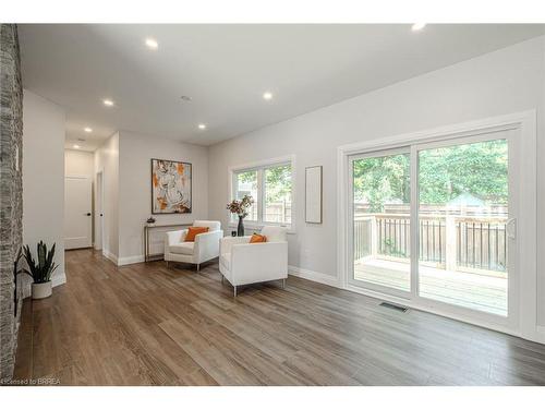 51 Brown Street W, Waterford, ON - Indoor Photo Showing Living Room