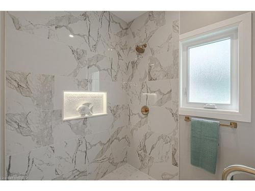 51 Brown Street W, Waterford, ON - Indoor Photo Showing Bathroom