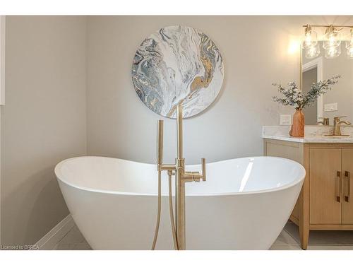 51 Brown Street W, Waterford, ON - Indoor Photo Showing Bathroom