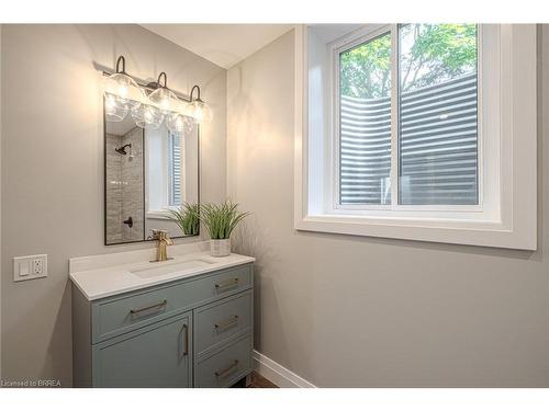51 Brown Street W, Waterford, ON - Indoor Photo Showing Bathroom