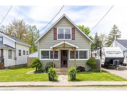 117 Cambridge Road E Crystal Beach, ON L0S 1B0