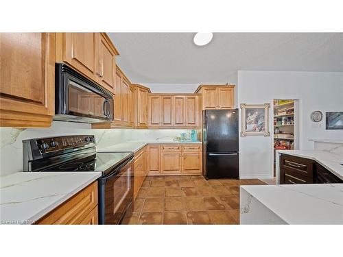424 Lakeview Drive, Woodstock, ON - Indoor Photo Showing Kitchen