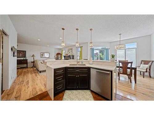 424 Lakeview Drive, Woodstock, ON - Indoor Photo Showing Kitchen