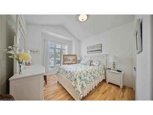 424 Lakeview Drive, Woodstock, ON - Indoor Photo Showing Bedroom