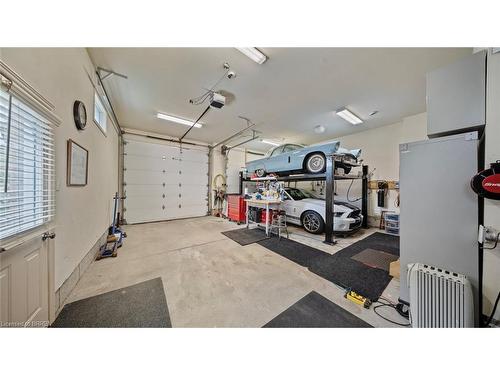 424 Lakeview Drive, Woodstock, ON - Indoor Photo Showing Garage