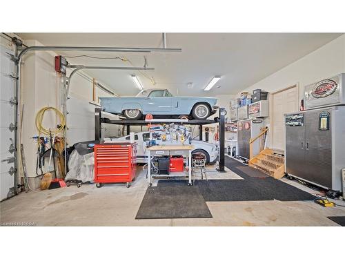424 Lakeview Drive, Woodstock, ON - Indoor Photo Showing Garage