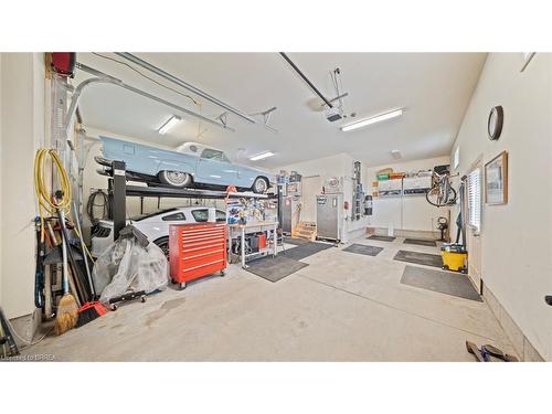 424 Lakeview Drive, Woodstock, ON - Indoor Photo Showing Garage