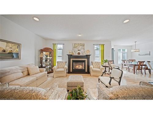 424 Lakeview Drive, Woodstock, ON - Indoor Photo Showing Living Room With Fireplace