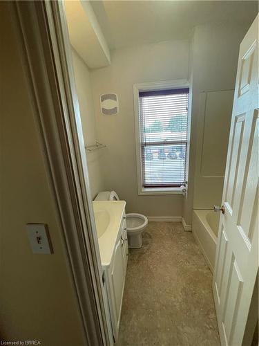 34 Young Street, Woodstock, ON 