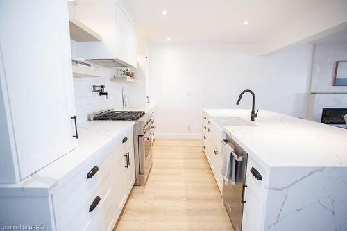 26 Gibbons Street, Waterford, ON - Indoor Photo Showing Kitchen With Upgraded Kitchen