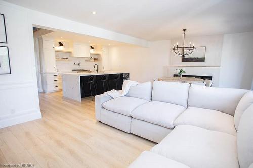 26 Gibbons Street, Waterford, ON - Indoor Photo Showing Living Room