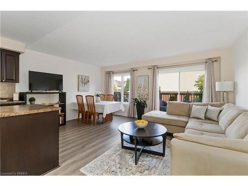92-20 Mcconkey Crescent, Brantford, ON - Indoor Photo Showing Living Room