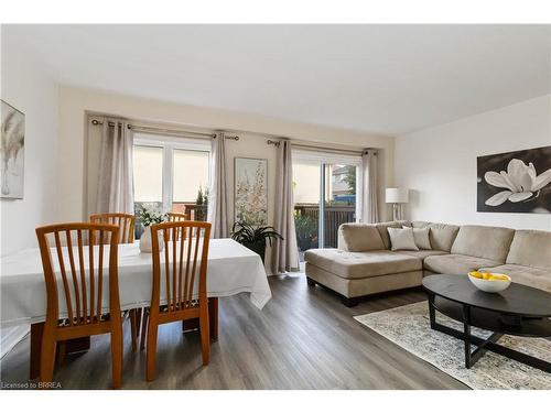92-20 Mcconkey Crescent, Brantford, ON - Indoor Photo Showing Living Room