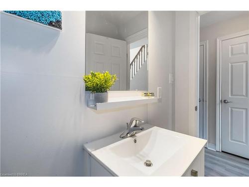 92-20 Mcconkey Crescent, Brantford, ON - Indoor Photo Showing Bathroom